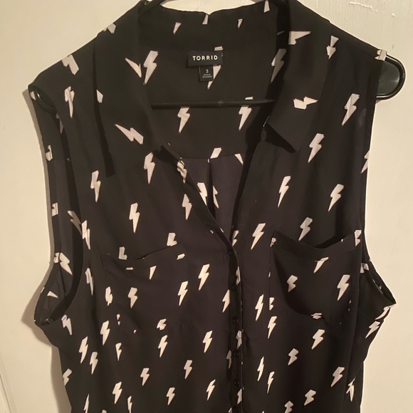 torrid Tops - Lightning bolt tank
